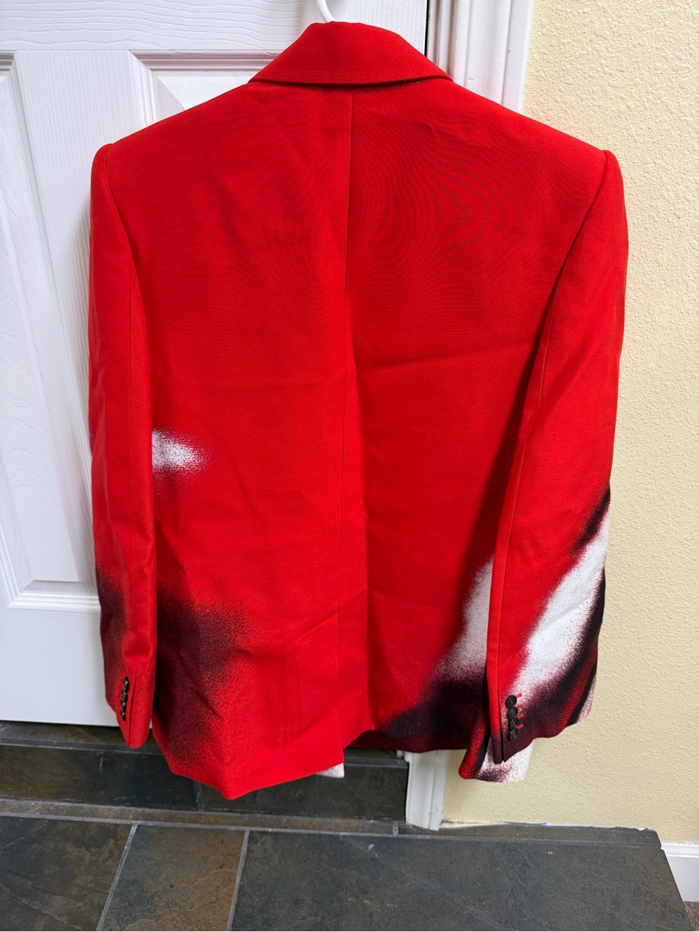 Alexander McQueen Red, Black & White Spray-Print Blazer — NWOT - very oversized - Picture 6 of 7